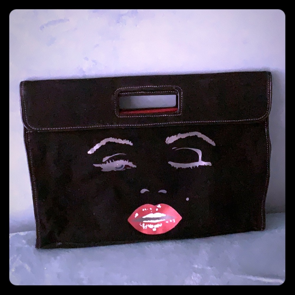 Betsey Johnson  Marilyn Wink  Envelope Bag